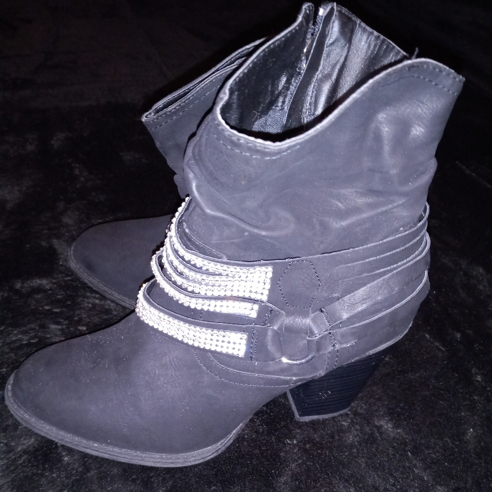 Black Daisy Fuentes Cowgirl Boots